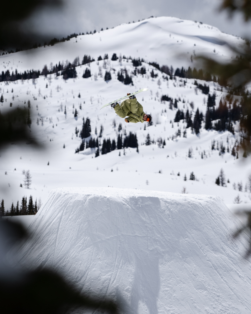 Photo of someone snowboarding